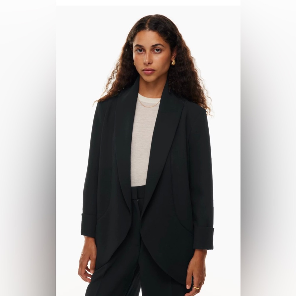 Wilfred Chevalier Black Blazer Jacket size 6   Beautiful crêpe material